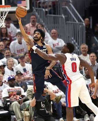 Cleveland Cavaliers Jarrett Allen (31) puts up a shot past Detroit Pistons Jalen Duren (0) in the second quarter in Cleveland, Ohio Saturday May 9, 2026. The Cavaliers defeated the Pistons 116-109.  CLE20260509111 AARONxJOSEFCZYK