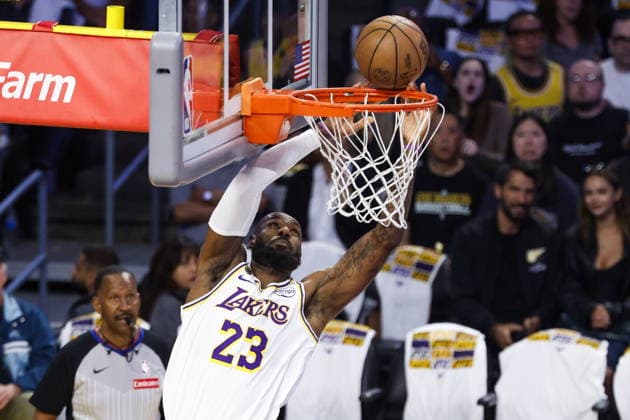 NBA, Basketball Herren, USA Playoffs - Oklahoma City Thunder at Los Angeles Lakers Lakers forward LeBron James misses a lay up during the first half of game three in second round of the NBA Playoffs between the Los Angeles Lakers and Oklahoma City Thunder at Crypto.Com Arena in Los Angeles, California USA, 09 May 2026. LOS ANGELES CALIFORNIA United States  Copyright: xCHRISxTORRESx