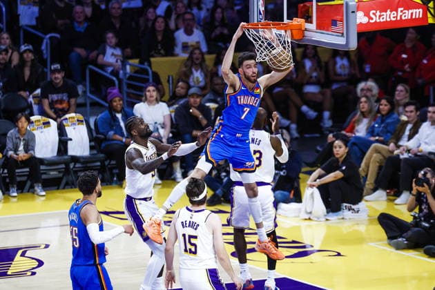 NBA, Basketball Herren, USA Playoffs - Oklahoma City Thunder at Los Angeles Lakers Thunder forward Chet Holmgren (top) dunks the ball during the first half of game three in second round of the NBA Playoffs between the Los Angeles Lakers and Oklahoma City Thunder at Crypto.Com Arena in Los Angeles, California USA, 09 May 2026. LOS ANGELES CALIFORNIA United States  Copyright: xCHRISxTORRESx