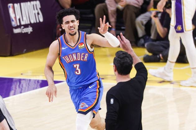 NBA, Basketball Herren, USA Playoffs - Oklahoma City Thunder at Los Angeles Lakers Thunder guard Jared McCain celebrates a three-point shot during the first half of game three in second round of the NBA Playoffs between the Los Angeles Lakers and Oklahoma City Thunder at Crypto.Com Arena in Los Angeles, California USA, 09 May 2026. LOS ANGELES CALIFORNIA United States  Copyright: xCHRISxTORRESx