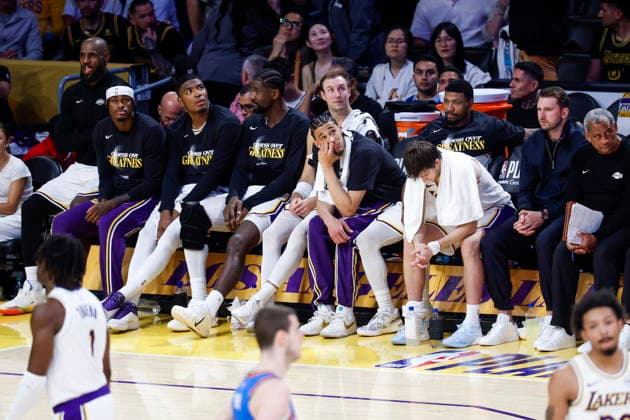 NBA, Basketball Herren, USA Playoffs - Oklahoma City Thunder at Los Angeles Lakers The Los Angeles Lakers bench reacts during the second half of game three in second round of the NBA Playoffs between the Los Angeles Lakers and Oklahoma City Thunder at Crypto.Com Arena in Los Angeles, California USA, 09 May 2026. LOS ANGELES CALIFORNIA United States  Copyright: xCHRISxTORRESx