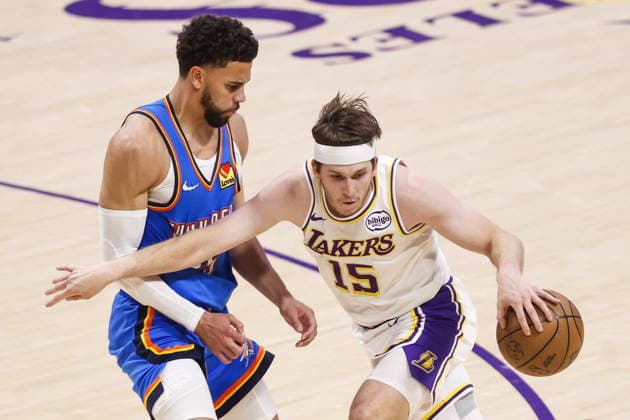 NBA, Basketball Herren, USA Playoffs - Oklahoma City Thunder at Los Angeles Lakers epaselect Thunder guard Ajay Mitchell (L) guards Lakers guard Austin Reaves (R) during the first half of game three in second round of the NBA Playoffs between the Los Angeles Lakers and Oklahoma City Thunder at Crypto.Com Arena in Los Angeles, California USA, 09 May 2026. LOS ANGELES CALIFORNIA United States  Copyright: xCHRISxTORRESx