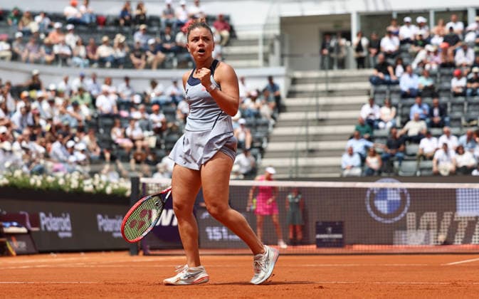 (260510) -- ROME, May 10, 2026 -- Jasmine Paolini celebrates scoring during the women s singles third round match between Jasmine Paolini of Italy and Elise Mertens of Belgium at the WTA, Tennis Damen Italian Open in Rome, Italy, May 9, 2026. ) (SP)ITALY-ROME-TENNIS-WTA-ITALIAN OPEN-WOMEN S SINGLES WangxKaiyan 
