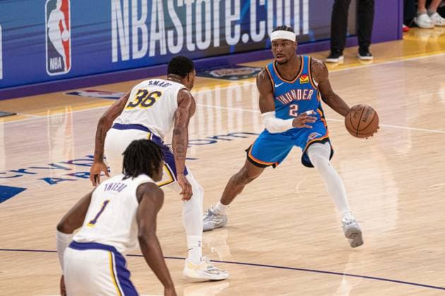 Los Angeles Lakers v Oklahoma City Thunder - NBA, Basketball Herren, USA Conference Semifinals LOS ANGELES, CA, UNITED STATES - MAY 9: Marcus Smart (36) of the Los Angeles Lakers in action against Shai Gilgeous-Alexander (2) of Oklahoma City Thunder during NBA Conference Semifinals Game 3 between Los Angeles Lakers and Oklahoma City Thunder at Oklahoma City Thunder in Los Angeles, United States on May 9, 2026. Jon Putman Anadolu Los Angeles United States. Editorial use only. Please get in touch for any other usage.  Copyright: x2026xAnadoluxJonxPutmanx