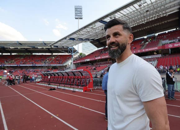 09 05 2026 Soccer Season 2025 2026 2 Soccer Bundesliga 33 Matchday 1 FC Nürnberg FCN Club FC Schalke 04 S04 Gelsenkirchen Sportfoto Zink DaMa xdaxmax DFL regulations prohibit any use of photographs as image sequences and or quasi video only for editorial use Miron Muslic Trainer FC Schalke 04 S04 lacht Lachen freut sich Freude