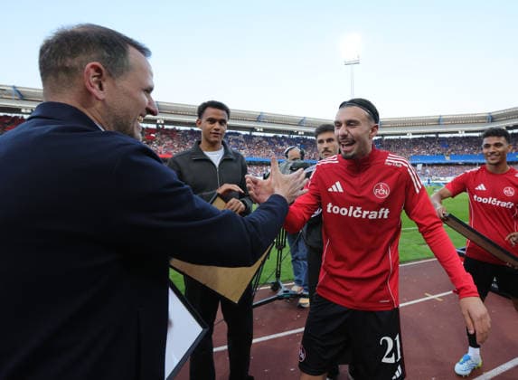 09 05 2026 Soccer Season 2025 2026 2 Soccer Bundesliga 33 Matchday 1 FC Nürnberg FCN Club FC Schalke 04 S04 Gelsenkirchen Sportfoto Zink DaMa xdaxmax DFL regulations prohibit any use of photographs as image sequences and or quasi video only for editorial use Joti Chatzialexiou Vorstand Sport 1 FC Nürnberg FCN verabschiedet Berkay Yilmaz 21, 1 FC Nürnberg FCN