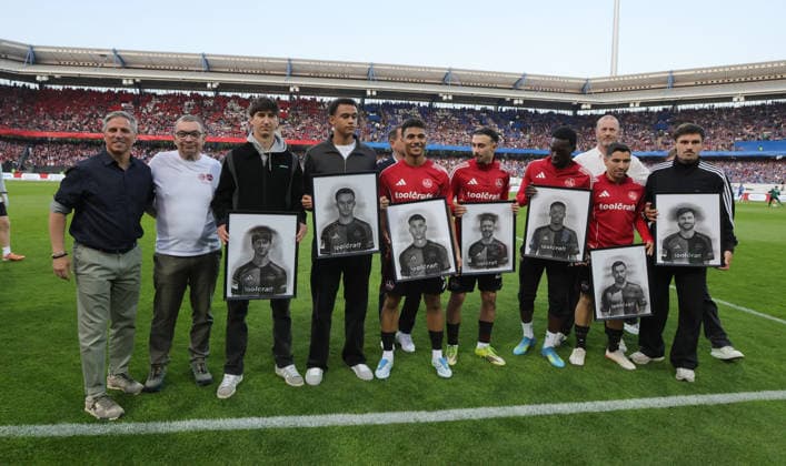 09 05 2026 Soccer Season 2025 2026 2 Soccer Bundesliga 33 Matchday 1 FC Nürnberg FCN Club FC Schalke 04 S04 Gelsenkirchen Sportfoto Zink DaMa xdaxmax DFL regulations prohibit any use of photographs as image sequences and or quasi video only for editorial use Symbolbild Symbolfoto Feature Impression Verabschiedung von Spielern des FCN, who will leave 1 FC Nürnberg at the end of the season Eryk Grzywacz 19, 1 FC Nürnberg FCN Tarek Buchmann 28, 1 FC Nürnberg FCN Henri Koudossou 8, 1 FC Nürnberg FCN Danilo Soares 3, 1 FC Nürnberg FCN Berkay Yilmaz 21, 1 FC Nürnberg FCN Rabby Nzingoula 22, 1 FC Nürnberg FCN Tom Baack 5, 1 FC Nürnberg FCN