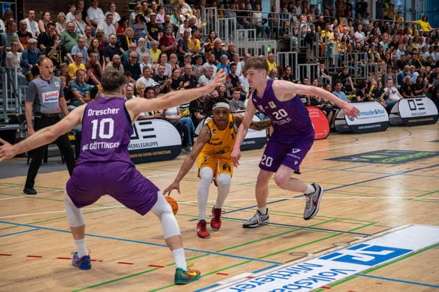 Henrik Helge Drescher BG Goettingen, 10 , Phillip Montreal Russell Bozic Estriche Knights Kirchheim, 01 , Janis Juenemann BG Goettingen, 20 , GER, Bozic Estriche Kirchheim Knights vs BG Goettingen, BARMER 2 Basketball Bundesliga, PlayOffs Quarterfinals 2 Matchday, Season 2025 2026, 09 05 2026 GER, Bozic Estriche Kirchheim Knights vs BG Goettingen, BARMER 2 Basketball Bundesliga, PlayOffs Quarterfinals 2 Matchday, Season 2025 2026, 09 05 2026 Kirchheim unter Teck Copyright: xEibner-Pressefoto SilasxKunzx EP_SKZ