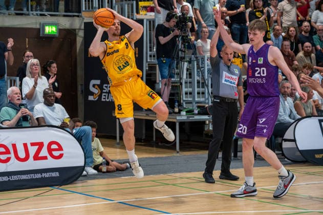 Lucas Mayer Bozic Estriche Knights Kirchheim, 08 , Janis Juenemann BG Goettingen, 20 , GER, Bozic Estriche Kirchheim Knights vs BG Goettingen, BARMER 2 Basketball Bundesliga, PlayOffs Quarterfinals 2 Matchday, Season 2025 2026, 09 05 2026 GER, Bozic Estriche Kirchheim Knights vs BG Goettingen, BARMER 2 Basketball Bundesliga, PlayOffs Quarterfinals 2 Matchday, Season 2025 2026, 09 05 2026 Kirchheim unter Teck Copyright: xEibner-Pressefoto SilasxKunzx EP_SKZ