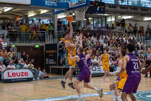 Nicholas Gerard Spinoso Bozic Estriche Knights Kirchheim, 13 , Robin Lodders BG Goettingen, 11 , GER, Bozic Estriche Kirchheim Knights vs BG Goettingen, BARMER 2 Basketball Bundesliga, PlayOffs Quarterfinals 2 Matchday, Season 2025 2026, 09 05 2026 GER, Bozic Estriche Kirchheim Knights vs BG Goettingen, BARMER 2 Basketball Bundesliga, PlayOffs Quarterfinals 2 Matchday, Season 2025 2026, 09 05 2026 Kirchheim unter Teck Copyright: xEibner-Pressefoto SilasxKunzx EP_SKZ
