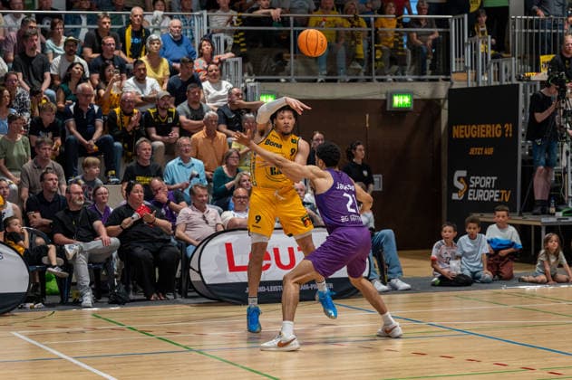 Tylan James Pope Bozic Estriche Knights Kirchheim, 09 , Zach Jackson BG Goettingen, 21 , GER, Bozic Estriche Kirchheim Knights vs BG Goettingen, BARMER 2 Basketball Bundesliga, PlayOffs Quarterfinals 2 Matchday, Season 2025 2026, 09 05 2026 GER, Bozic Estriche Kirchheim Knights vs BG Goettingen, BARMER 2 Basketball Bundesliga, PlayOffs Quarterfinals 2 Matchday, Season 2025 2026, 09 05 2026 Kirchheim unter Teck Copyright: xEibner-Pressefoto SilasxKunzx EP_SKZ