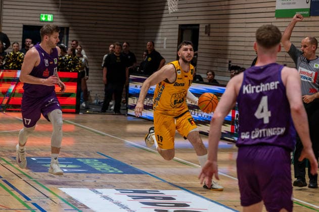 Mathis Moenninghoff BG Goettingen, 17 , Aeneas Jung Bozic Estriche Knights Kirchheim, 19 , Daniel Kirchner BG Goettingen, 04 , GER, Bozic Estriche Kirchheim Knights vs BG Goettingen, BARMER 2 Basketball Bundesliga, PlayOffs Quarterfinals 2 Matchday, Season 2025 2026, 09 05 2026 GER, Bozic Estriche Kirchheim Knights vs BG Goettingen, BARMER 2 Basketball Bundesliga, PlayOffs Quarterfinals 2 Matchday, Season 2025 2026, 09 05 2026 Kirchheim unter Teck Copyright: xEibner-Pressefoto SilasxKunzx EP_SKZ