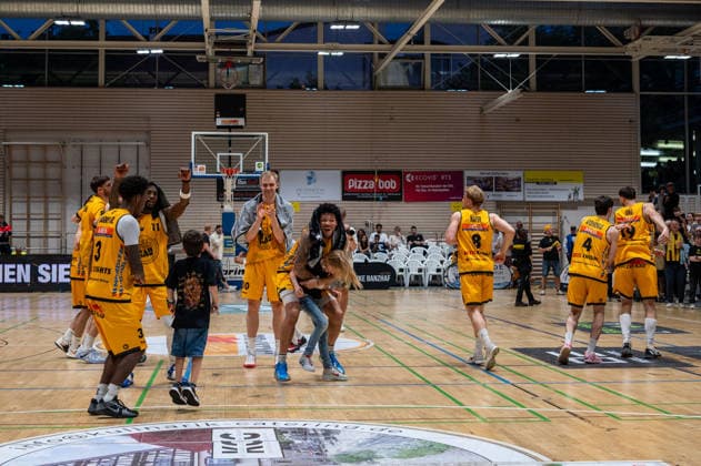 Charles Tyrone Harris Jr Bozic Estriche Knights Kirchheim, 03 , Tyrel Maurice Morgan Bozic Estriche Knights Kirchheim, 11 , Lukas Werner Zerner Bozic Estriche Knights Kirchheim, 10 , Tylan James Pope Bozic Estriche Knights Kirchheim, 09 , Lucas Mayer Bozic Estriche Knights Kirchheim, 08 , Gian Bahattin Aydinoglu Bozic Estriche Knights Kirchheim, 04 , Aeneas Jung Bozic Estriche Knights Kirchheim, 19 , GER, Bozic Estriche Kirchheim Knights vs BG Goettingen, BARMER 2 Basketball Bundesliga, PlayOffs Quarterfinals 2 Matchday, Season 2025 2026, 09 05 2026 GER, Bozic Estriche Kirchheim Knights vs BG Goettingen, BARMER 2 Basketball Bundesliga, PlayOffs Quarterfinals 2 Matchday, Season 2025 2026, 09 05 2026 Kirchheim unter Teck Copyright: xEibner-Pressefoto SilasxKunzx EP_SKZ