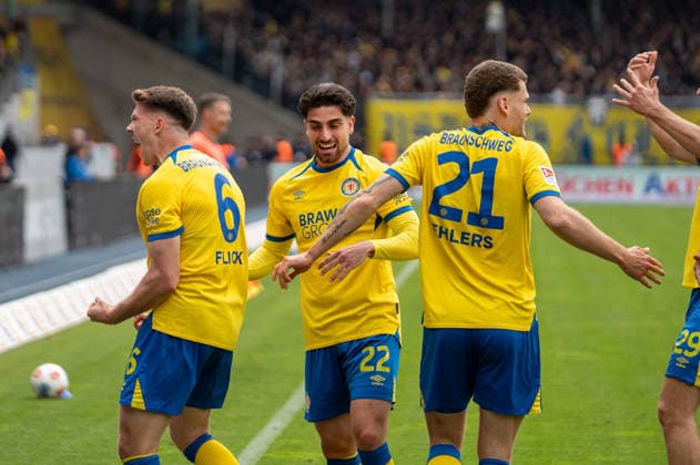 Germany Soccer, 2 Bundesliga, 33 Matchday 2025 26, Eintracht Braunschweig Dynamo Dresden on 09 05 in Braunschweig, Eintracht Stadion Goal to 1 0 Florian Flick Eintracht Braunschweig 6 Cheers, joy, emotions, goal celebration Copyright: xSvenxHeidmannx