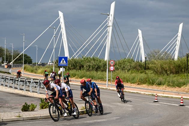 UCI Para Cycling Road World Cup: Round 3 Picture by Olly Hassell SWpix.com - 10 05 2026 - Cycling - UCI Para Cycling Road World Cup: Round 3 - Pescara, Abruzzo, Italy - Chris McDonald piloted by John Archibald (Great Britain) Copyright: x xSWpix.comx(t axPhotographyxHubxLtd)xOllyxHassell SWpix.comx SWP-3030-14230