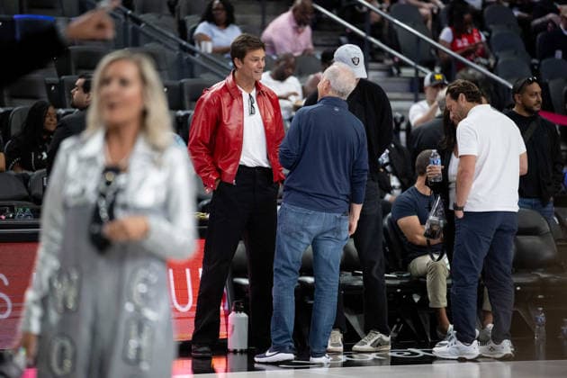 May 9, 2026, Las Vegas, Nevada, USA: TOM BRADY court side ahead of ring ceremony and 2026 WNBA, Basketball Damen, USA season opener between Las Vegas Aces and Phoenix Mercury at the T Mobile Arena in Las Vegas. Las Vegas USA - ZUMAo117 20260509_zsp_o117_001 Copyright: xMikaelxOnax
