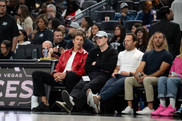May 10, 2026, Las Vegas, Nevada, USA: TOM BRADY court side ahead during 2026 WNBA, Basketball Damen, USA season opener between Las Vegas Aces and Phoenix Mercury at the T Mobile Arena in Las Vegas. Las Vegas USA - ZUMAo117 20260510_zsp_o117_018 Copyright: xMikaelxOnax