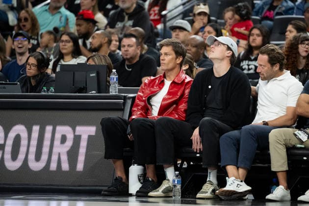 May 10, 2026, Las Vegas, Nevada, USA: TOM BRADY court side ahead during 2026 WNBA, Basketball Damen, USA season opener between Las Vegas Aces and Phoenix Mercury at the T Mobile Arena in Las Vegas. Las Vegas USA - ZUMAo117 20260510_zsp_o117_045 Copyright: xMikaelxOnax