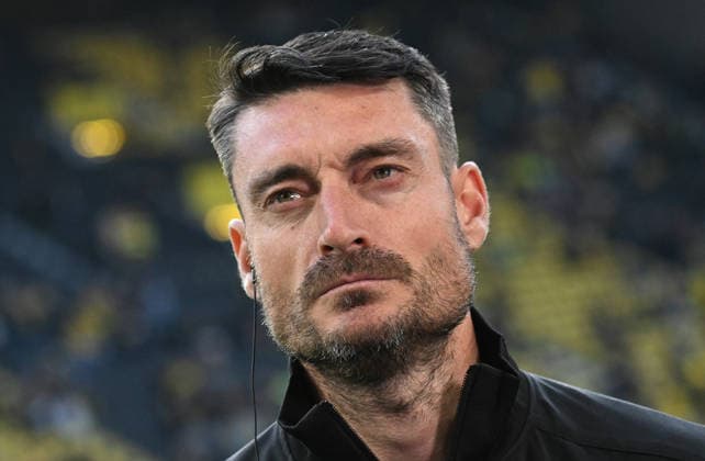 08.05.2026, xjhx, Fussball 1.Bundesliga, Borussia Dortmund - Eintracht Frankfurt v.l. Trainer Albert Riera (Eintracht Frankfurt) (DFL DFB REGULATIONS PROHIBIT ANY USE OF PHOTOGRAPHS as IMAGE SEQUENCES and or QUASI-VIDEO) Dortmund *** 08 05 2026, xjhx, Football 1 Bundesliga, Borussia Dortmund Eintracht Frankfurt v l Coach Albert Riera Eintracht Frankfurt DFL DFB REGULATIONS PROHIBIT ANY USE OF PHOTOGRAPHS as IMAGE SEQUENCES and or QUASI VIDEO Dortmund