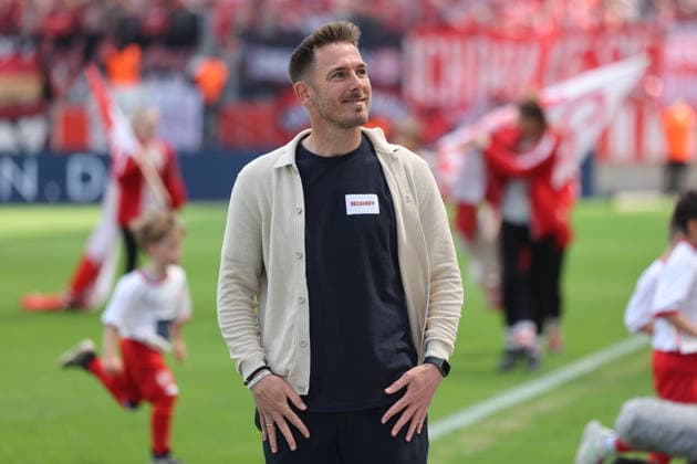 Tobias Strobl SC Verl Tobias Strobl Trainer SC Verl. Rot-Weiss Essen (RWE, Rot Weiß Essen) gegen den SC Verl am 9. Mai 2026 im Stadion an der Hafenstraße in Essen (Nordrhein Westfalen Deutschland GER). Fußball 37. Spieltag der 3. Liga Saison 2025 2026. Endstand 1:0 vor 19.517 Zuschauern. *** Tobias Strobl SC Verl Tobias Strobl Coach SC Verl Rot Weiss Essen RWE, Rot Weiß Essen against SC Verl on May 9, 2026 at Stadion an der Hafenstraße in Essen Nordrhein Westfalen Germany GER Soccer 37 Matchday of the 3 Liga Season 2025 2026 Final Score 1 0 in front of 19 517 spectators