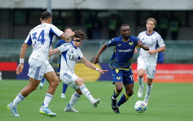 May 10, 2026, Verona, ITALY: Hellas Verona s Jean-Daniel Akpa Akpro in action during the Italian Serie A soccer match Hellas Verona FC vs Como 1907 at Marcantonio Bentegodi Stadium in Verona, Italy, 10 May 2026. .ANSA EMANUELE PENNACCHIO. Soccer: Serie A; Hellas Verona FC Vs Como 1907  - ZUMAa110 20260510_zaf_a110_005 Copyright: xEmanuelexPennacchiox