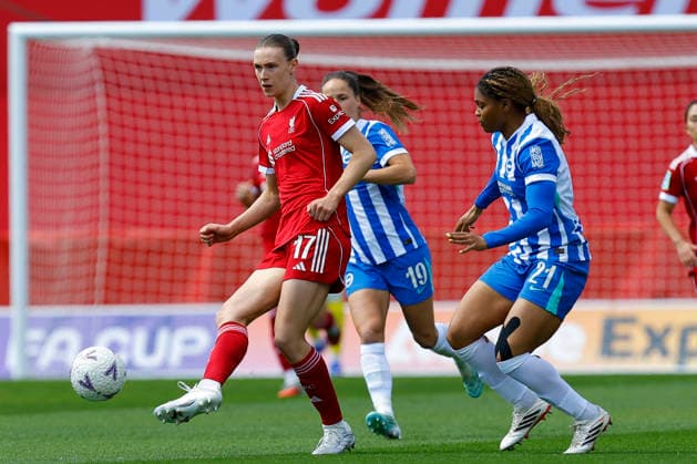Liverpool Women v Brighton & Hove Albion Women, St Helens, UK - 10 May 2026 Jenna Clark of Liverpool FC feels pressure from Madison Haley of Brighton and Hove Albion during the Women™s FA Cup Semi Final match between Liverpool Women and Brighton & Hove Albion Women at The Brewdog Stadium on 10 May 2026 in St Helens, England (Photo by Steve Taylor PPAUK) St Helens The Brewdog Stadium Merseyside England Copyright: xStevexTaylor PPAUKx PPA-273543