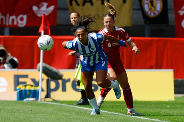 Liverpool Women v Brighton & Hove Albion Women, St Helens, UK - 10 May 2026 Manuela Vanegas of Brighton and Hove Albion feels pressure from Cornelia Kapocs of Liverpool FC during the Women™s FA Cup Semi Final match between Liverpool Women and Brighton & Hove Albion Women at The Brewdog Stadium on 10 May 2026 in St Helens, England (Photo by Steve Taylor PPAUK) St Helens The Brewdog Stadium Merseyside England Copyright: xStevexTaylor PPAUKx PPA-273558