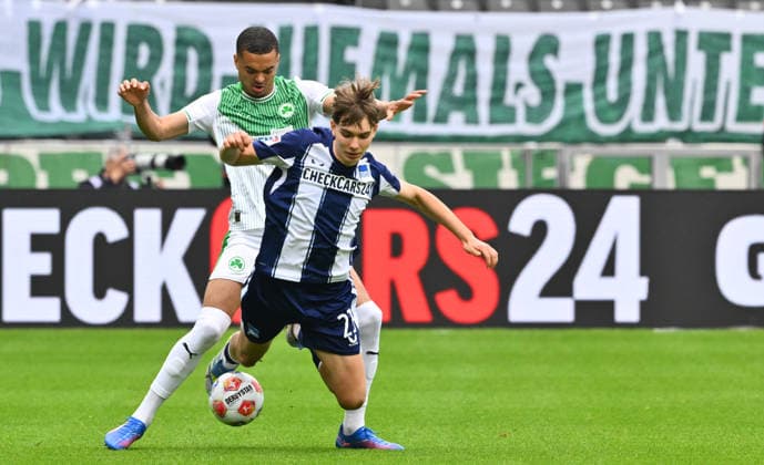 10 05 2026 Soccer Season 2025 2026 2 Soccer Bundesliga 33 Matchday Hertha BSC Berlin SpVgg Greuther Fürth SGF Kleeblatt Sportfoto Zink xwoxzix DFL regulations prohibit any use of photographs as image sequences and or quasi video only for editorial use Maximilian Solomon Dietz 33, SpVgg Greuther Fürth Kennet Eichhorn 23, Hertha BSC Berlin