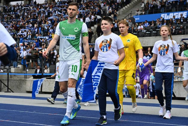 10 05 2026 Soccer Season 2025 2026 2 Soccer Bundesliga 33 Matchday Hertha BSC Berlin SpVgg Greuther Fürth SGF Kleeblatt Sportfoto Zink xwoxzix DFL regulations prohibit any use of photographs as image sequences and or quasi video only for editorial use Branimir Hrgota 10, SpVgg Greuther Fürth Silas Prüfrock 43, SpVgg Greuther Fürth läuft ein