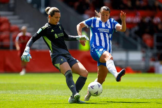 Liverpool Women v Brighton & Hove Albion Women, St Helens, UK - 10 May 2026 Jennifer Falk Goalkeeper of Liverpool FC feels pressure from Fran Kirby of Brighton and Hove Albion during the Women™s FA Cup Semi Final match between Liverpool Women and Brighton & Hove Albion Women at The Brewdog Stadium on 10 May 2026 in St Helens, England (Photo by Steve Taylor PPAUK) St Helens The Brewdog Stadium Merseyside England Copyright: xStevexTaylor PPAUKx PPA-273564