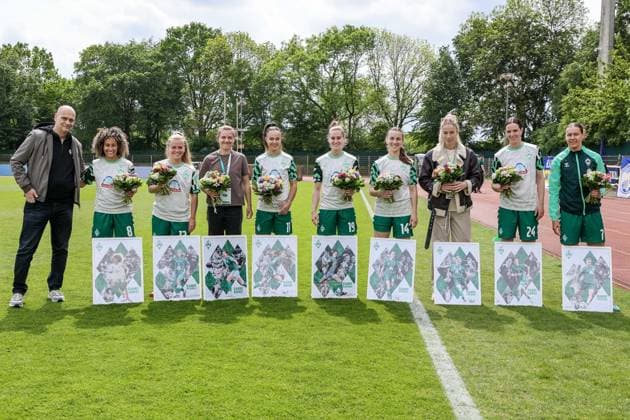 from left Klaus Filbry Managing Director, SV Werder Bremen, Amira Arfaoui SV Werder Bremen, 8 , Ricarda Walkling SV Werder Bremen, 13 , Rieke Dieckmann SV Werder Bremen, 22 , Maja Sternad SV Werder Bremen, 11 , Saskia Matheis SV Werder Bremen, 19 , Michaela Brandenburg SV Werder Bremen, 14 , Sharon Beck SV Werder Bremen, 27 , Lara Schmidt SV Werder Bremen, 24 and Larissa Mühlhaus SV Werder Bremen, 7 at the farewell ceremony before the match, farewell from the club, farewell, THE DFB GUIDELINES PROHIBIT ANY USE OF PHOTOGRAPHS AS IMAGE SEQUENCES AND OR VIDEO LIKE PHOTOGRAPHS DFB REGULATIONS PROHIBIT ANY USE OF PHOTOGRAPHS AS IMAGE SEQUENCES AND OR QUASI VIDEO , 10 05 2026, Bremen Germany , Football, Google Pixel Womens Bundesliga, SV Werder Bremen FC Carl Zeiss Jena xobx