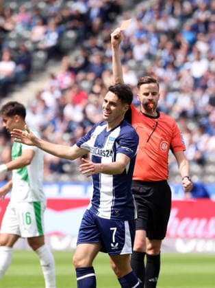 Referee Michael Bacher shows red card for Josip Brekalo Sport Football Soccer DFL 2 Bundesliga Men 33 Matchday Season 2025 2026 10 05 2026 Hertha BSC Berlin vs SpVgg Greuther Fürth DFL regulations prohibit any use of photographs as image sequences and or quasi video