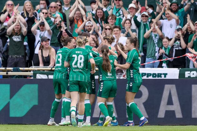 SV Werder Bremen players with goal celebration, cheering, jubilant, optimistic, match scene, highlight, joy over the 1-0 goal, THE DFB REGULATIONS PROHIBIT ANY USE OF PHOTOGRAPHS AS IMAGE SEQUENCES AND OR QUASI VIDEO , 10 05 2026, Bremen Germany , Football, Google Pixel Womens Bundesliga, SV Werder Bremen FC Carl Zeiss Jena xobx