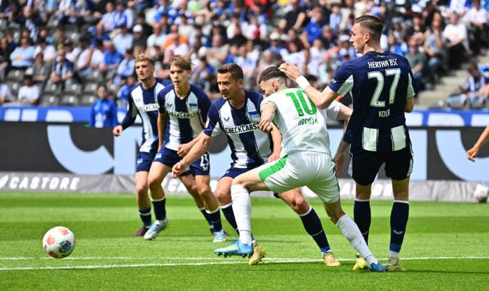 10 05 2026 Soccer Season 2025 2026 2 Soccer Bundesliga 33 Matchday Hertha BSC Berlin SpVgg Greuther Fürth SGF Kleeblatt Sportfoto Zink xwoxzix DFL regulations prohibit any use of photographs as image sequences and or quasi video only for editorial use Branimir Hrgota 10, SpVgg Greuther Fürth vs Paul Seguin 30, Hertha BSC Berlin Niklas Kolbe 27, Hertha BSC Berlin