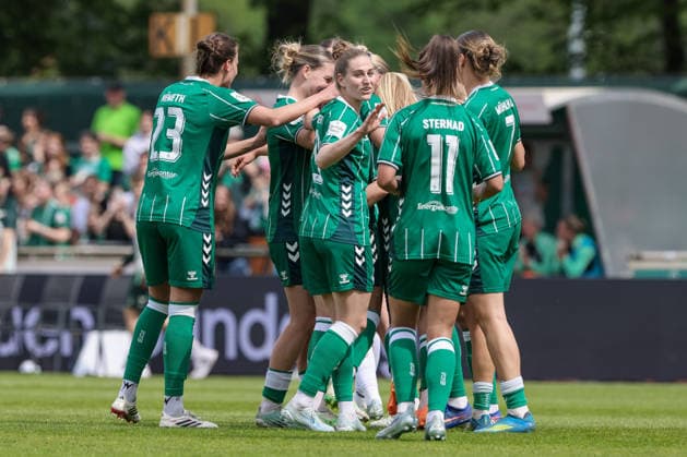 SV Werder Bremen players with goal celebration, cheering, jubilant, optimistic, match scene, highlight, joy about the 2-0 goal, THE DFB REGULATIONS PROHIBIT ANY USE OF PHOTOGRAPHS AS IMAGE SEQUENCES AND OR QUASI VIDEO , 10 05 2026, Bremen Germany , Football, Google Pixel Womens Bundesliga, SV Werder Bremen FC Carl Zeiss Jena xobx