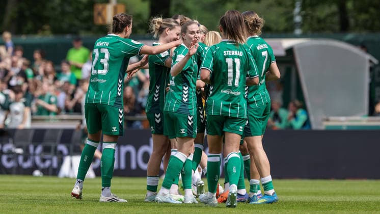 SV Werder Bremen players with goal celebration, cheering, jubilant, optimistic, match scene, highlight, joy about the 2-0 goal, THE DFB REGULATIONS PROHIBIT ANY USE OF PHOTOGRAPHS AS IMAGE SEQUENCES AND OR QUASI VIDEO , 10 05 2026, Bremen Germany , Football, Google Pixel Womens Bundesliga, SV Werder Bremen FC Carl Zeiss Jena xobx