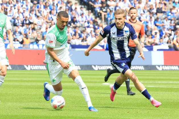 DEU, DFL, 2 FBL, Hertha BSC vs Greuther Fuerth, 10 05 2026, Berliner Olympiastadion, Berlin, DEU, DFL, 2 FBL, Hertha BSC vs Greuther Fuerth, im Bild Marten Winkler Hertha BSC Berlin 22 , Jannik Dehm Greuther Fuerth 23 DFL regulations prohibit any use of Photographs as image sequences and or quasi video nordphotoxGmbHx xEngler nph00076