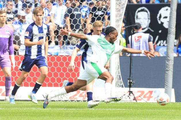 DEU, DFL, 2 FBL, Hertha BSC vs Greuther Fuerth, 10 05 2026, Berliner Olympiastadion, Berlin, DEU, DFL, 2 FBL, Hertha BSC vs Greuther Fuerth, im Bild Kennet Eichhorn Hertha BSC Berlin 23 , Julian Eitschberger Hertha BSC Berlin 2 , Noel Futkeu Greuther Fuerth 9 DFL regulations prohibit any use of Photographs as image sequences and or quasi video nordphotoxGmbHx xEngler nph00076