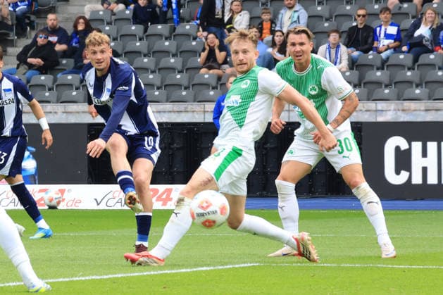 DEU, DFL, 2 FBL, Hertha BSC vs Greuther Fuerth, 10 05 2026, Berliner Olympiastadion, Berlin, DEU, DFL, 2 FBL, Hertha BSC vs Greuther Fuerth, im Bild Michael Cuisance Hertha BSC Berlin 10 , Jannik Dehm Greuther Fuerth 23 , Felix Klaus Greuther Fuerth 30 DFL regulations prohibit any use of Photographs as image sequences and or quasi video nordphotoxGmbHx xEngler nph00076