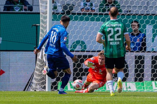 Münster, Germany 10 May 2026 2 BL 2025 2026 Sp 33 SC Preußen Münster vs SV Darmstadt 98 In picture from left in duel Raoul Petretta Darmstadt and goalkeeper Johannes Schenk PRM DFL DFB regulations prohibit any use of photographs as image sequences and or quasi video LVM Preussenstadion Nordrhein Westfalen Copyright: xFotostandx xKruczynskix