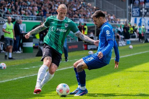 Münster, Germany 10 May 2026 2 BL 2025 2026 Sp 33 SC Preußen Münster vs SV Darmstadt 98 In the picture from left in duel Marvin Schulz PRM and Raoul Petretta Darmstadt DFL DFB regulations prohibit any use of photographs as image sequences and or quasi video LVM Preussenstadion Nordrhein Westfalen Copyright: xFotostandx xKruczynskix