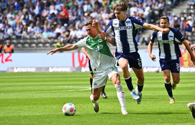 10 05 2026 Soccer Season 2025 2026 2 Soccer Bundesliga 33 Matchday Hertha BSC Berlin SpVgg Greuther Fürth SGF Kleeblatt Sportfoto Zink xwoxzix DFL regulations prohibit any use of photographs as image sequences and or quasi video only for editorial use Felix Klaus 30, SpVgg Greuther Fürth Kennet Eichhorn 23, Hertha BSC Berlin