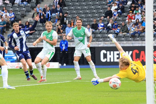 DEU, DFL, 2 FBL, Hertha BSC vs Greuther Fuerth, 10 05 2026, Berliner Olympiastadion, Berlin, DEU, DFL, 2 FBL, Hertha BSC vs Greuther Fuerth, im Bild Michael Cuisance Hertha BSC Berlin 10 , Jannik Dehm Greuther Fuerth 23 , Felix Klaus Greuther Fuerth 30 , Silas Pruefrock Greuther Fuerth 43 DFL regulations prohibit any use of Photographs as image sequences and or quasi video nordphotoxGmbHx xEngler nph00076