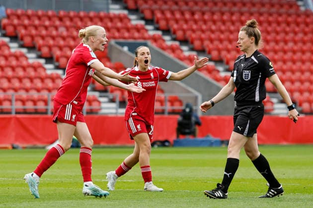 Liverpool Women v Brighton & Hove Albion Women, St Helens, UK - 10 May 2026 Grace Fisk of Liverpool FC appeals to referee Kirsty Dowie during the Women™s FA Cup Semi Final match between Liverpool Women and Brighton & Hove Albion Women at The Brewdog Stadium on 10 May 2026 in St Helens, England (Photo by Steve Taylor PPAUK) St Helens The Brewdog Stadium Merseyside England Copyright: xStevexTaylor PPAUKx PPA-273606