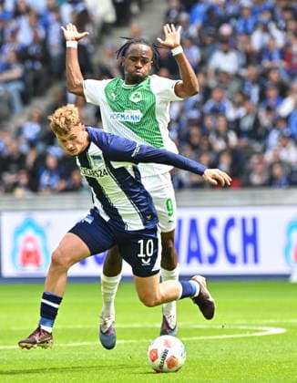 10 05 2026 Soccer Season 2025 2026 2 Soccer Bundesliga 33 Matchday Hertha BSC Berlin SpVgg Greuther Fürth SGF Kleeblatt Sportfoto Zink MeZi xmexzix DFL regulations prohibit any use of photographs as image sequences and or quasi video only for editorial use Michael Cuisance 10, Hertha BSC Berlin vor Noel Futkeu 9, SpVgg Greuther Fürth