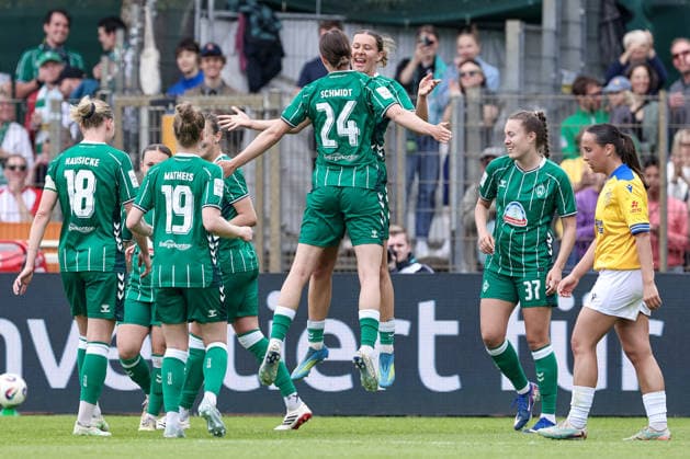 from left SV Werder Bremen player Lara Schmidt SV Werder Bremen, 24 and goal scorer Larissa Mühlhaus SV Werder Bremen, 7 with goal celebration, cheering, jubilant, optimistic, game scene, highlight, joy about the goal for 3 0, THE DFB REGULATIONS PROHIBIT ANY USE OF PHOTOGRAPHS AS IMAGE SEQUENCES AND OR QUASI VIDEO , 10 05 2026, Bremen Germany , Football, Google Pixel Womens Bundesliga, SV Werder Bremen FC Carl Zeiss Jena xobx