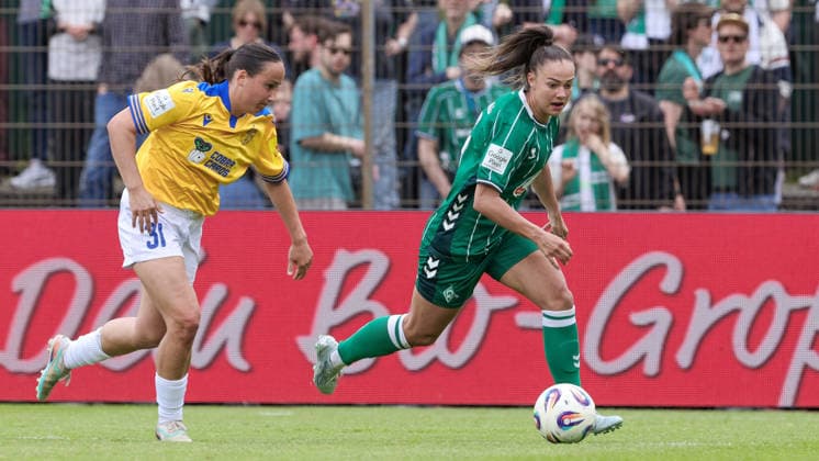 from left Elena Mühlemann FC Carl Zeiss Jena, 30 and Maja Sternad SV Werder Bremen, 11 in a duel, dynamic, action, game scene, THE DFB REGULATIONS PROHIBIT ANY USE OF PHOTOGRAPHS AS IMAGE SEQUENCES AND OR QUASI VIDEO , 10 05 2026, Bremen Germany , Football, Google Pixel Womens Bundesliga, SV Werder Bremen FC Carl Zeiss Jena xobx