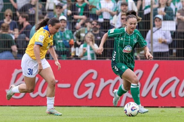 from left Elena Mühlemann FC Carl Zeiss Jena, 30 and Maja Sternad SV Werder Bremen, 11 in a duel, dynamic, action, game scene, THE DFB REGULATIONS PROHIBIT ANY USE OF PHOTOGRAPHS AS IMAGE SEQUENCES AND OR QUASI VIDEO , 10 05 2026, Bremen Germany , Football, Google Pixel Womens Bundesliga, SV Werder Bremen FC Carl Zeiss Jena xobx