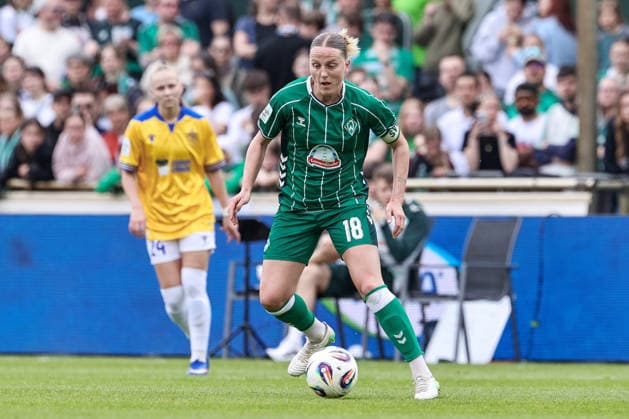 Lina Hausicke SV Werder Bremen, 18 on the ball, single image, full body, action, action, match scene, THE DFB GUIDELINES PROHIBIT ANY USE OF PHOTOGRAPHS AS IMAGE SEQUENCES AND OR QUASI VIDEO DFB REGULATIONS PROHIBIT ANY USE OF PHOTOGRAPHS AS IMAGE SEQUENCES AND OR QUASI VIDEO , 10 05 2026, Bremen Germany , Soccer, Google Pixel Womens Bundesliga, SV Werder Bremen FC Carl Zeiss Jena xobx