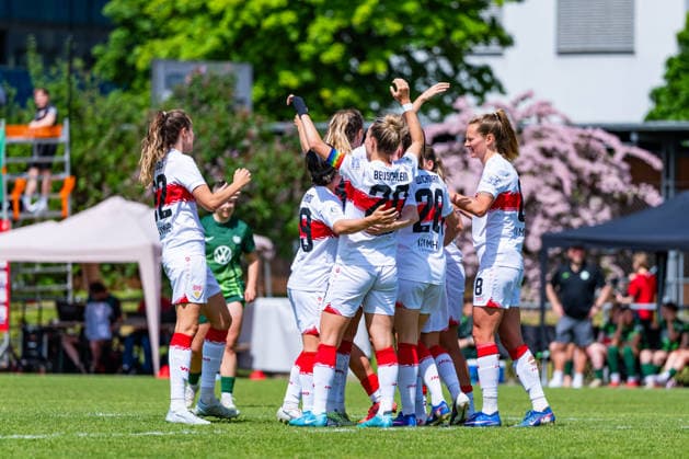 2 Womens Bundesliga VfB Stuttgart vs Vfl Wolfsburg II 10 05 2026 Stuttgart, GERMANY 10 May 2026 Jana Beuschlein VfB Stuttgart, 20 and the team celebrating the 2 0 goal during the match between VfB Stuttgart and Vfl Wolfsburg II on matchday 25 of the 2 Womens Bundesliga at the PSV Stuttgart sports ground Copyright: xBEAUTIFULxSPORTS Steinx